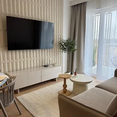 In The Middle Port 35