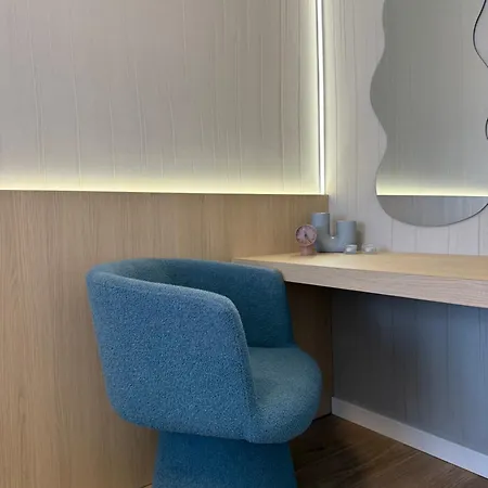 In The Middle Port 35 Apartment *