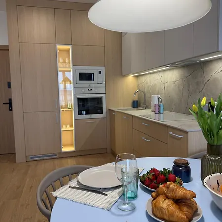 In The Middle Port 35 *