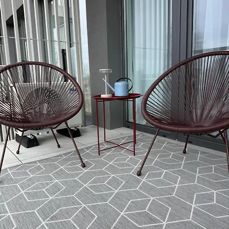 In The Middle Port 35 Apartment *